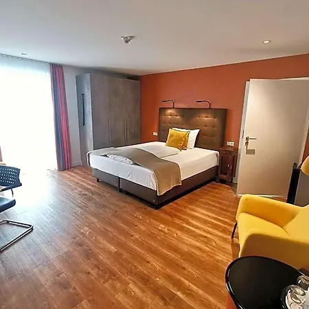 H23 Hotel 3*
